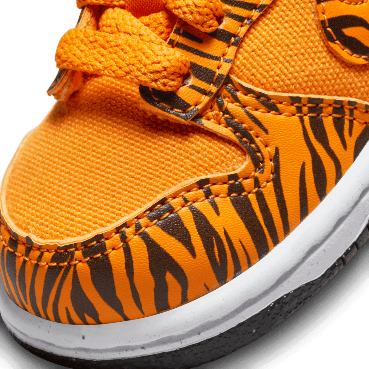 Nike Dunk Low Next Nature Tiger Stripes (TD) Angle 4
