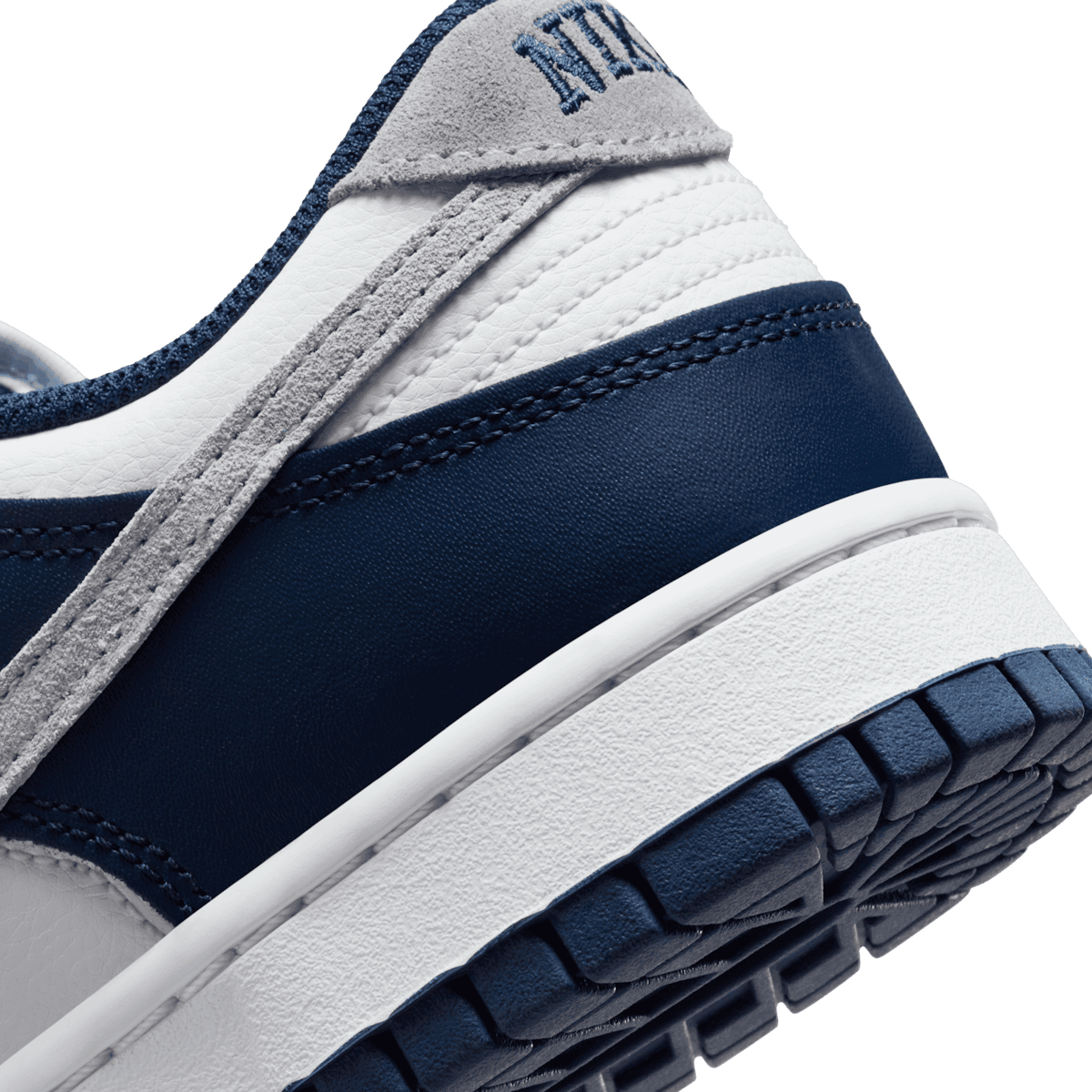 Nike Dunk Low Midnight Navy Angle 5