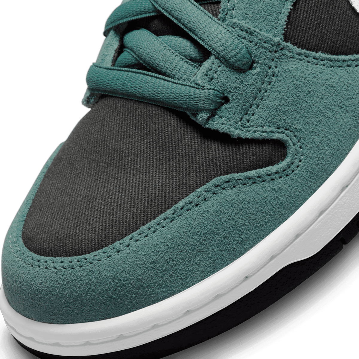Nike SB Dunk High Green Suede Angle 4