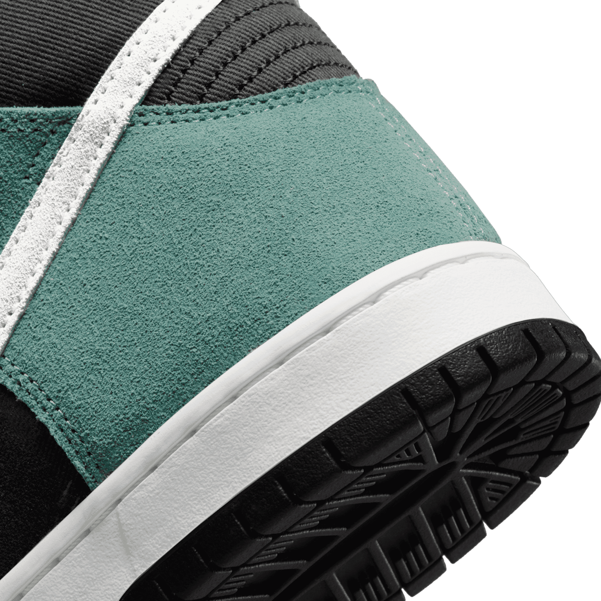 Nike SB Dunk High Green Suede Angle 5