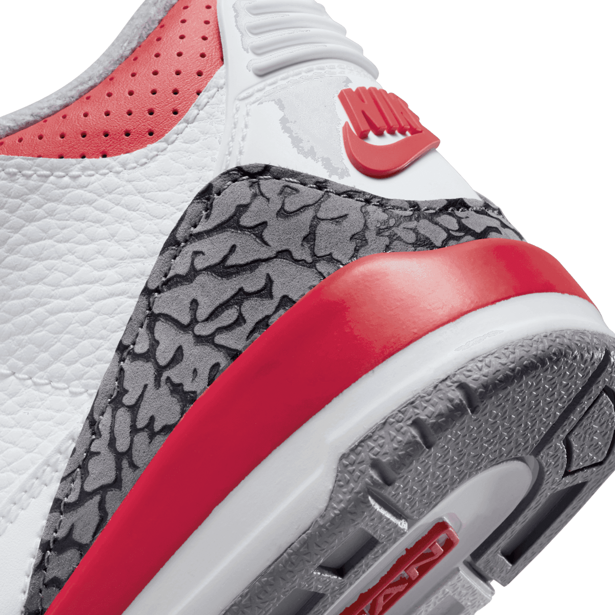 Air Jordan 3 Retro Fire Red (2022) (PS) Angle 5
