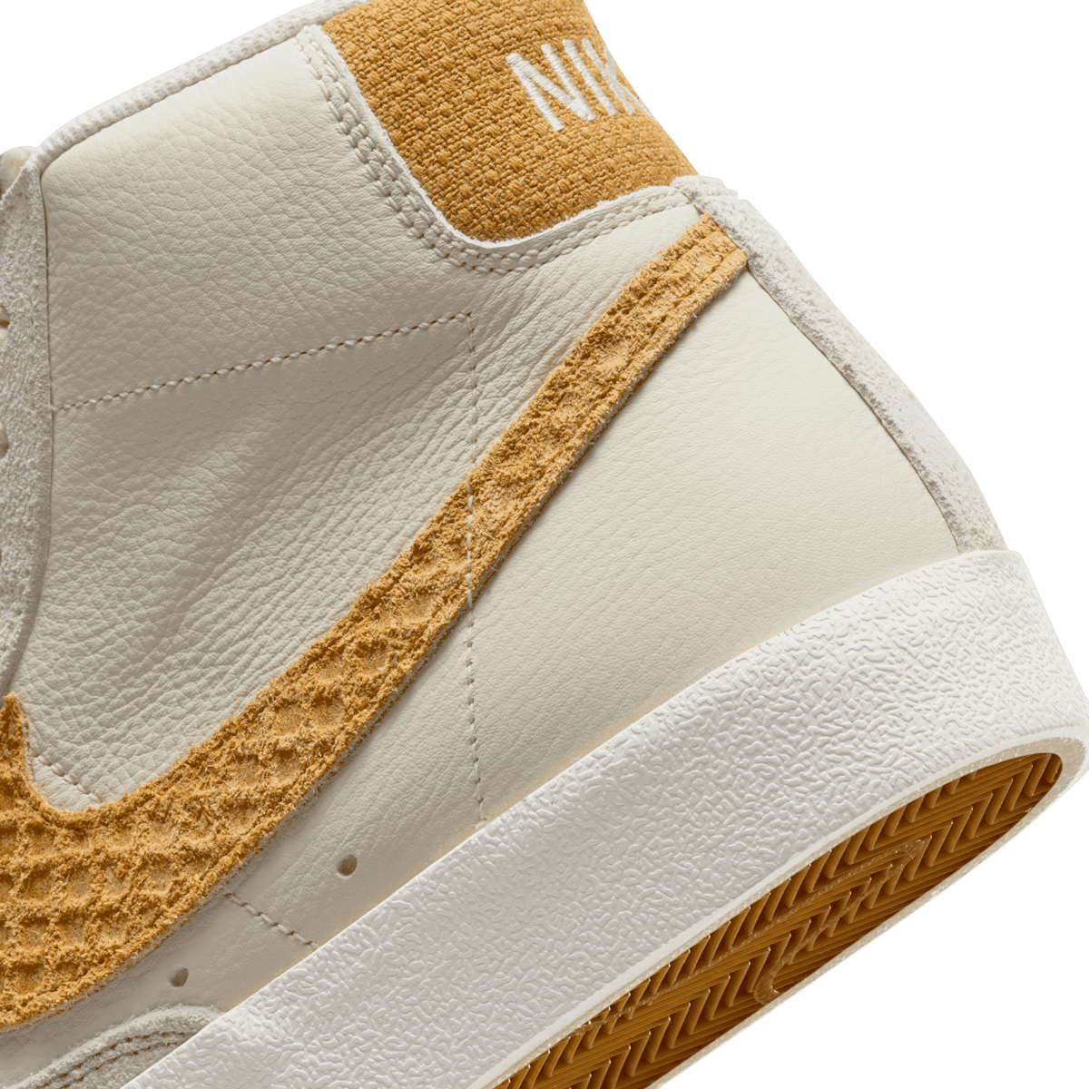 Nike Blazer Mid '77 Waffle Angle 5