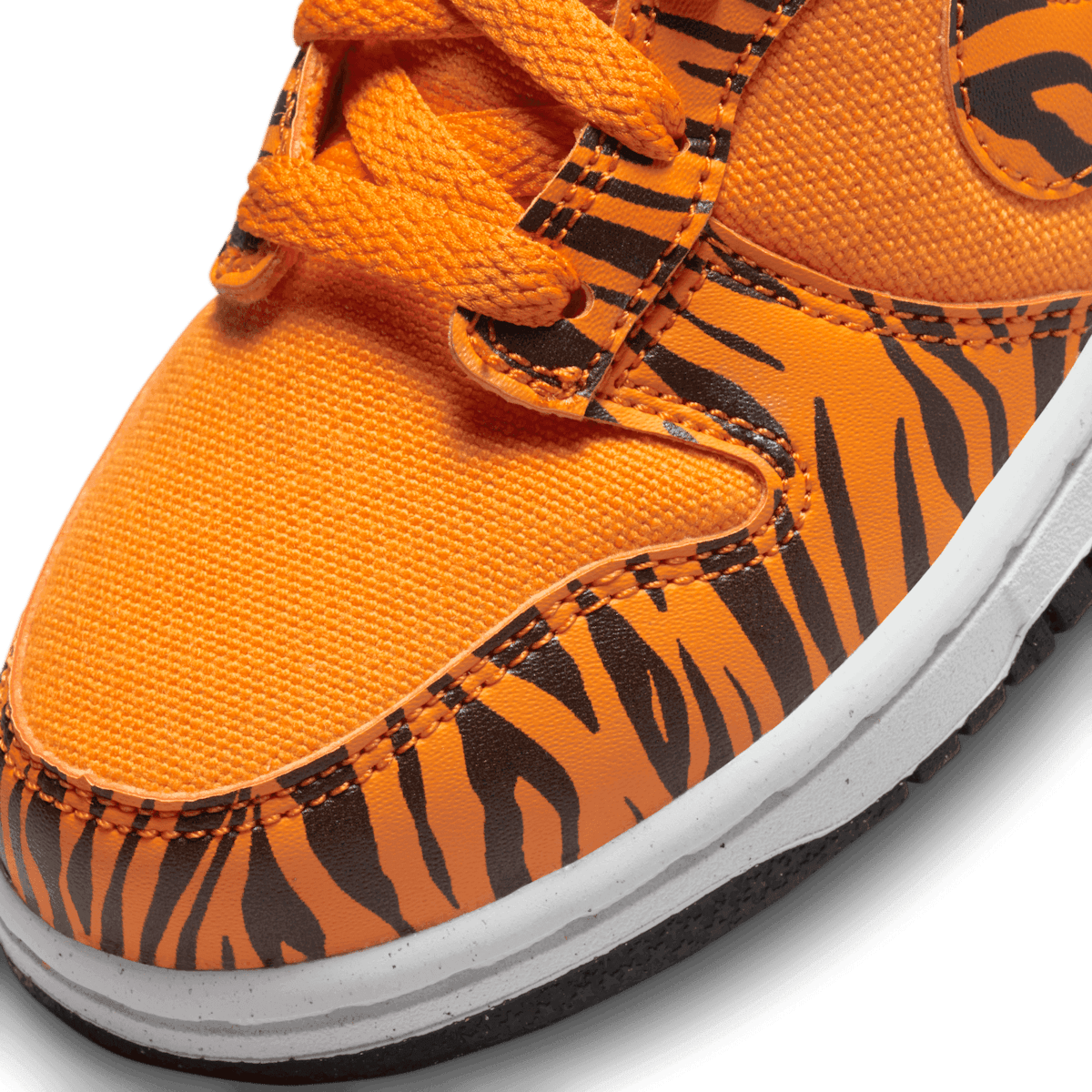 Nike Dunk Low Tiger Stripes (PS) Angle 4