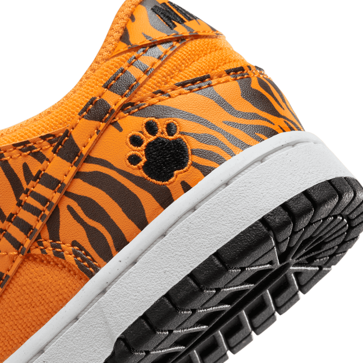 Nike Dunk Low Tiger Stripes (PS) Angle 5