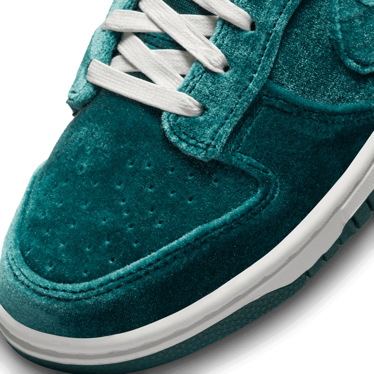 Nike Dunk Low Green Velvet (W) Angle 4