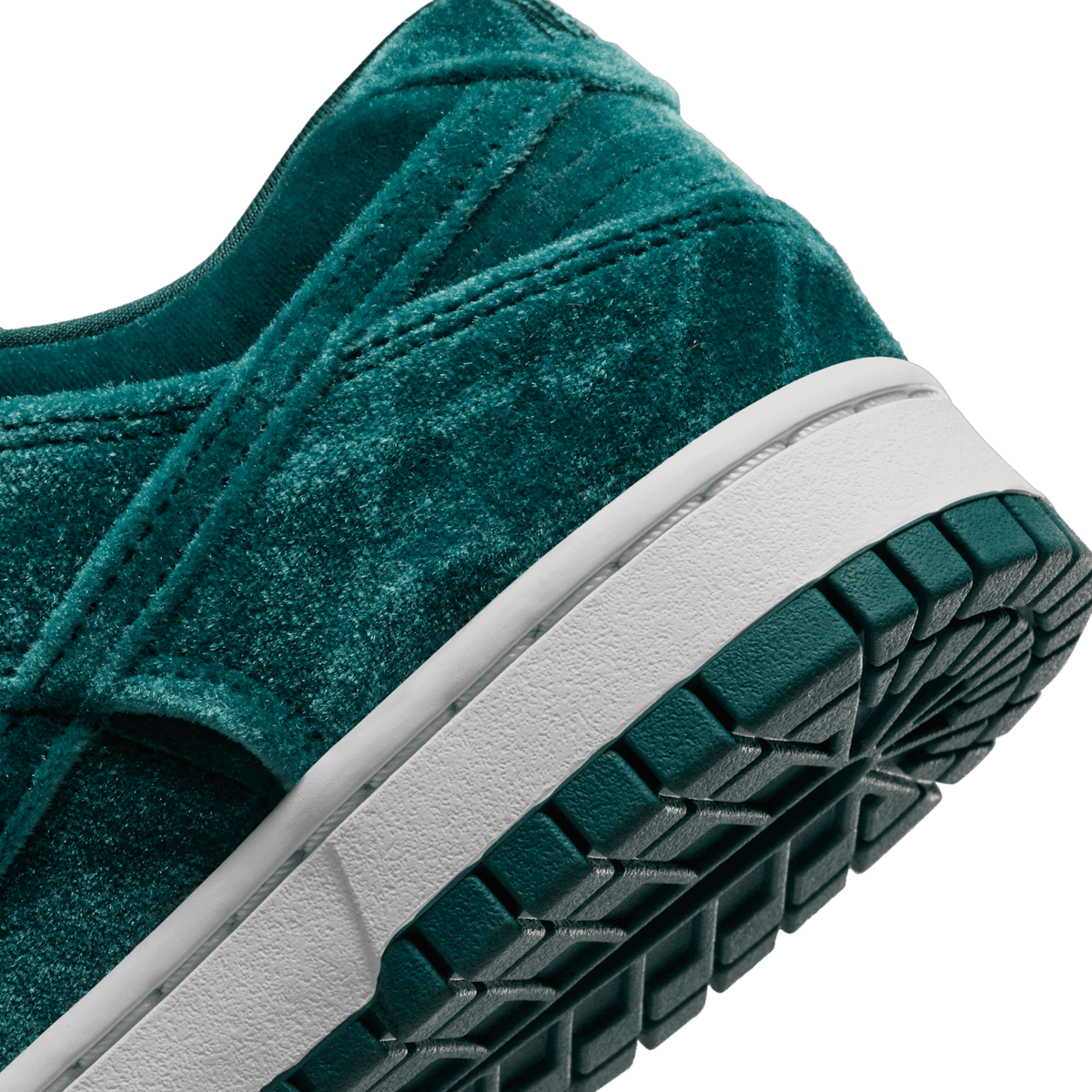 Nike Dunk Low Green Velvet (W) Angle 5