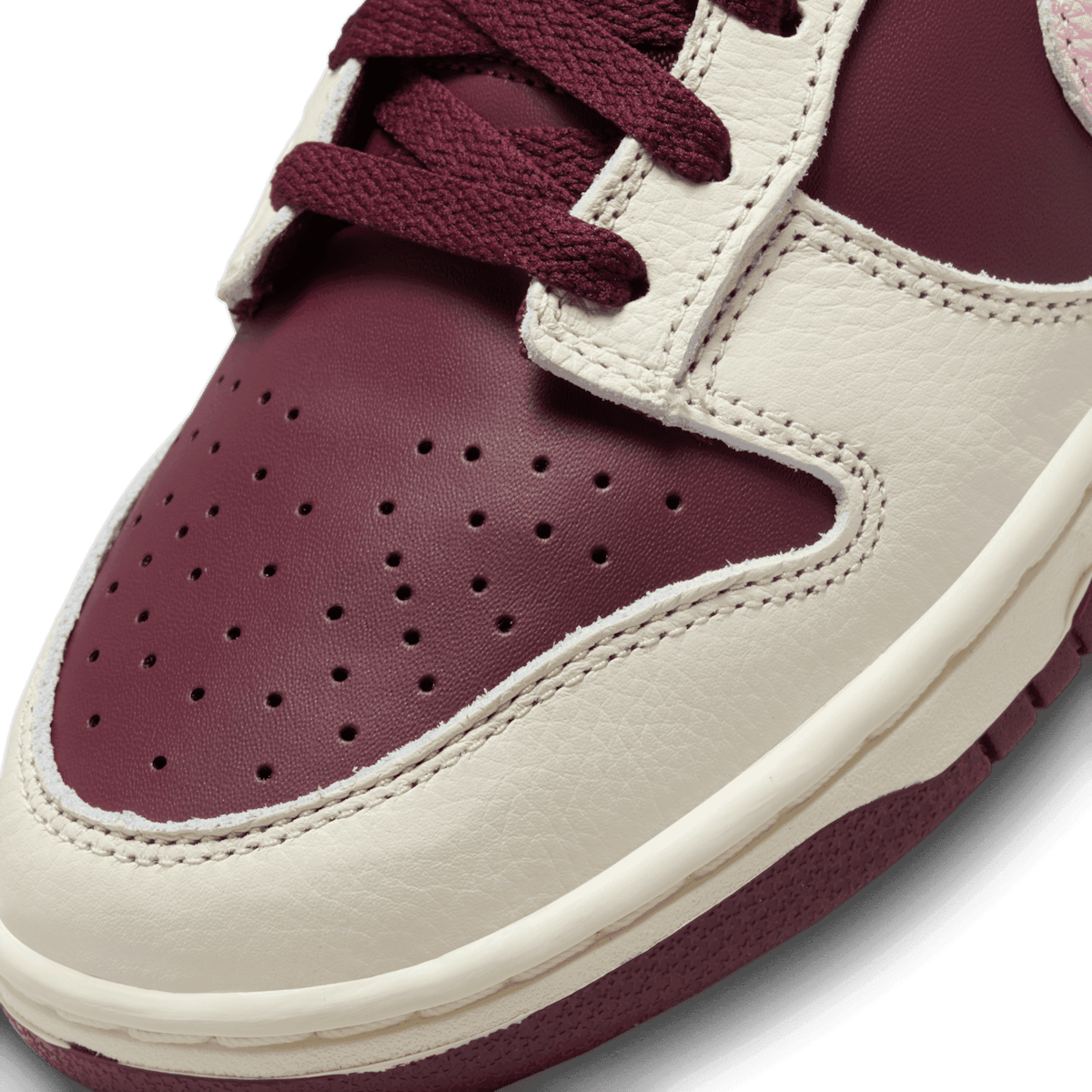 Nike Dunk Low Valentine’s Day (2023) Angle 4