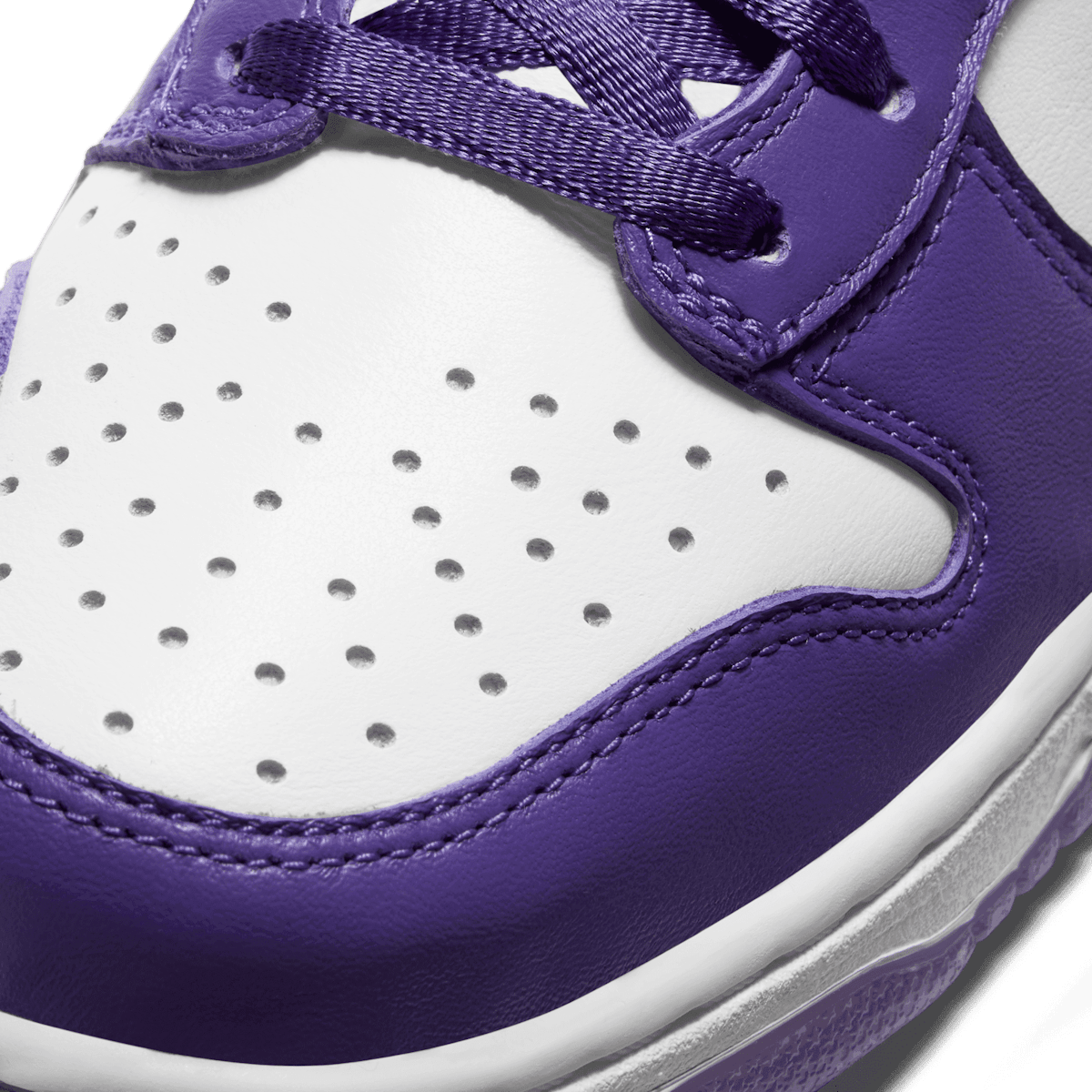 Nike Dunk High SP Varsity Purple (W) Angle 4