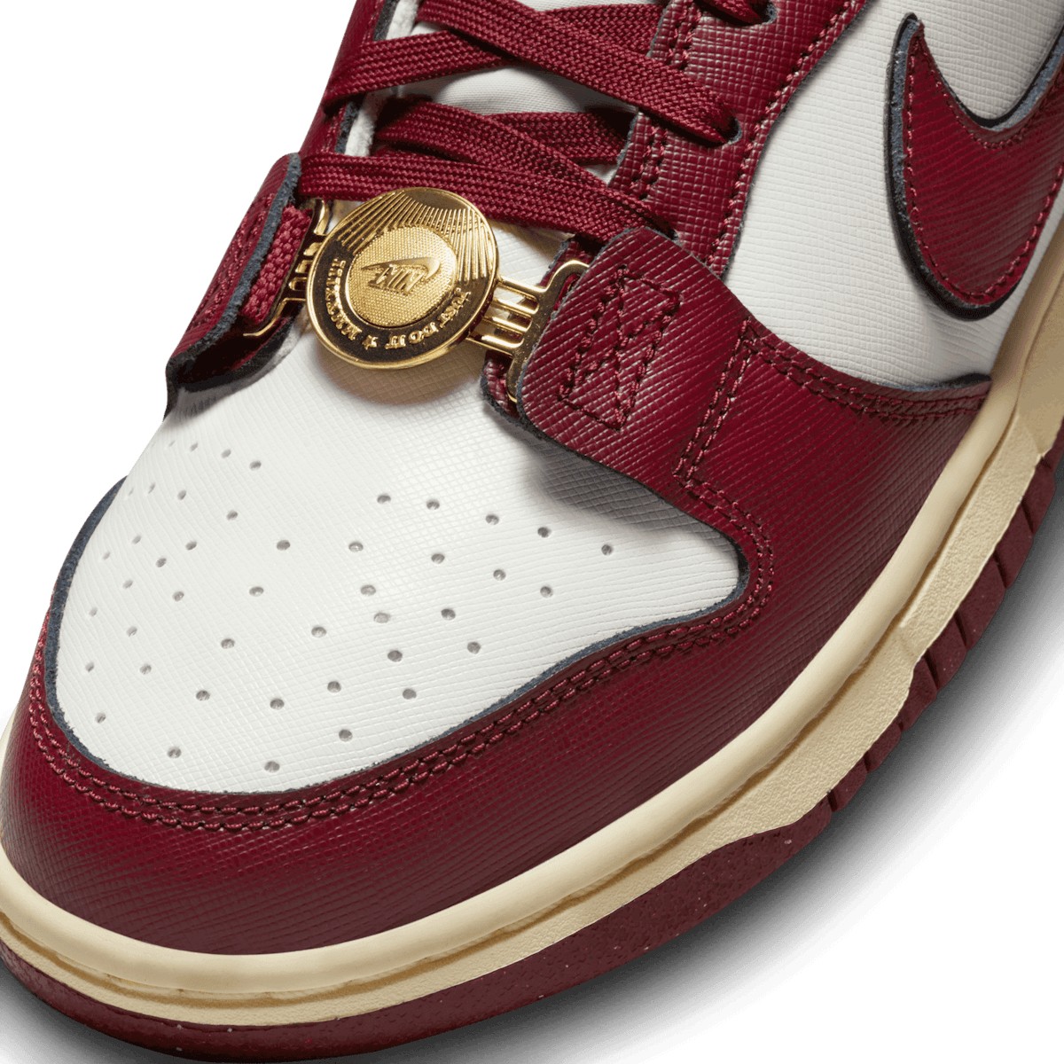 Nike Dunk Low Just Do It Team Red (W) Angle 4