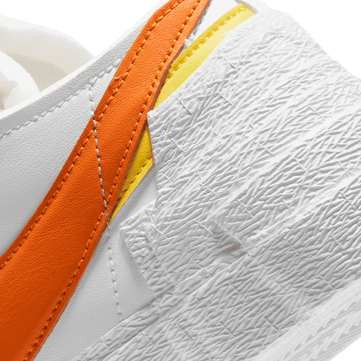 Nike Blazer Low sacai White Magma Orange Angle 5