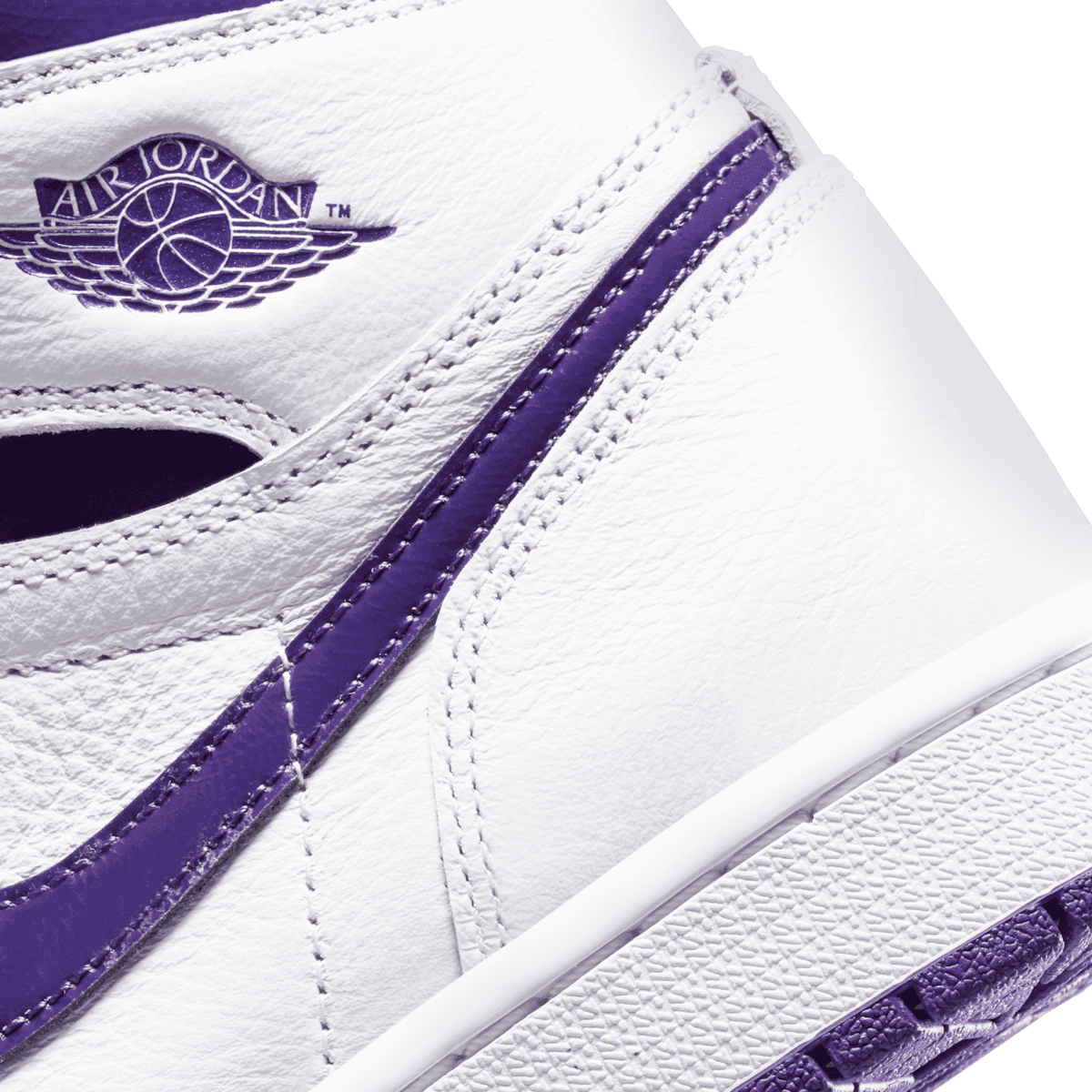 Air Jordan 1 Retro High Court Purple (W) Angle 5
