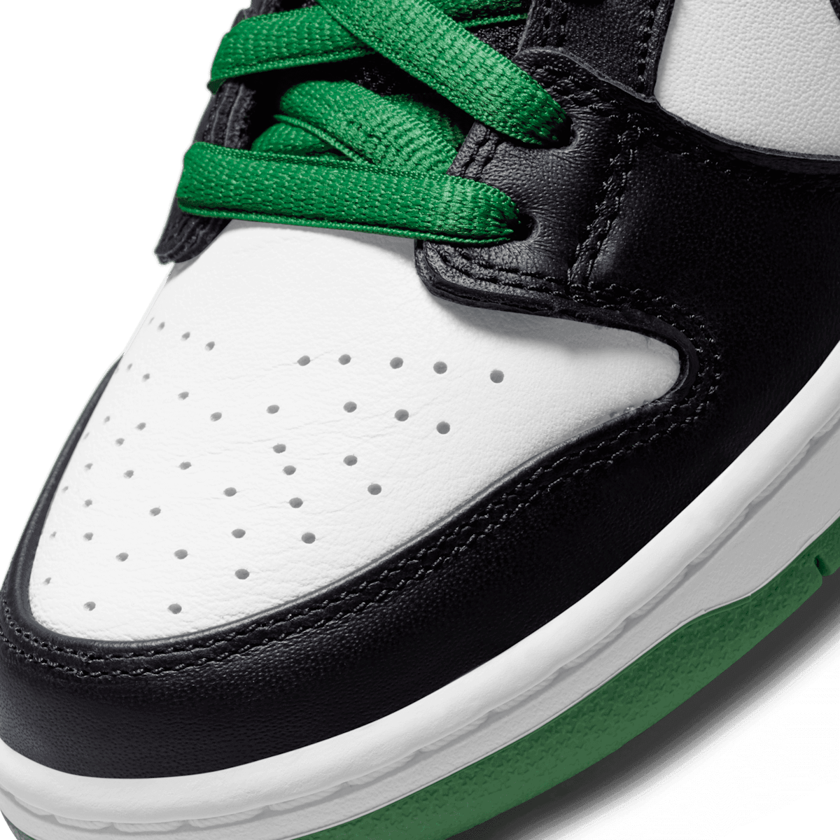 Nike SB Dunk Low Classic Green Angle 4