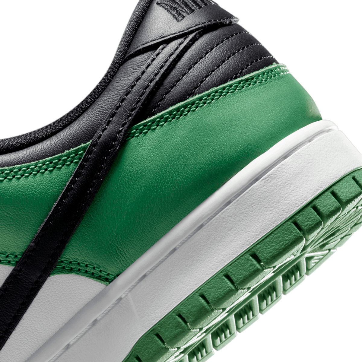 Nike SB Dunk Low Classic Green Angle 5