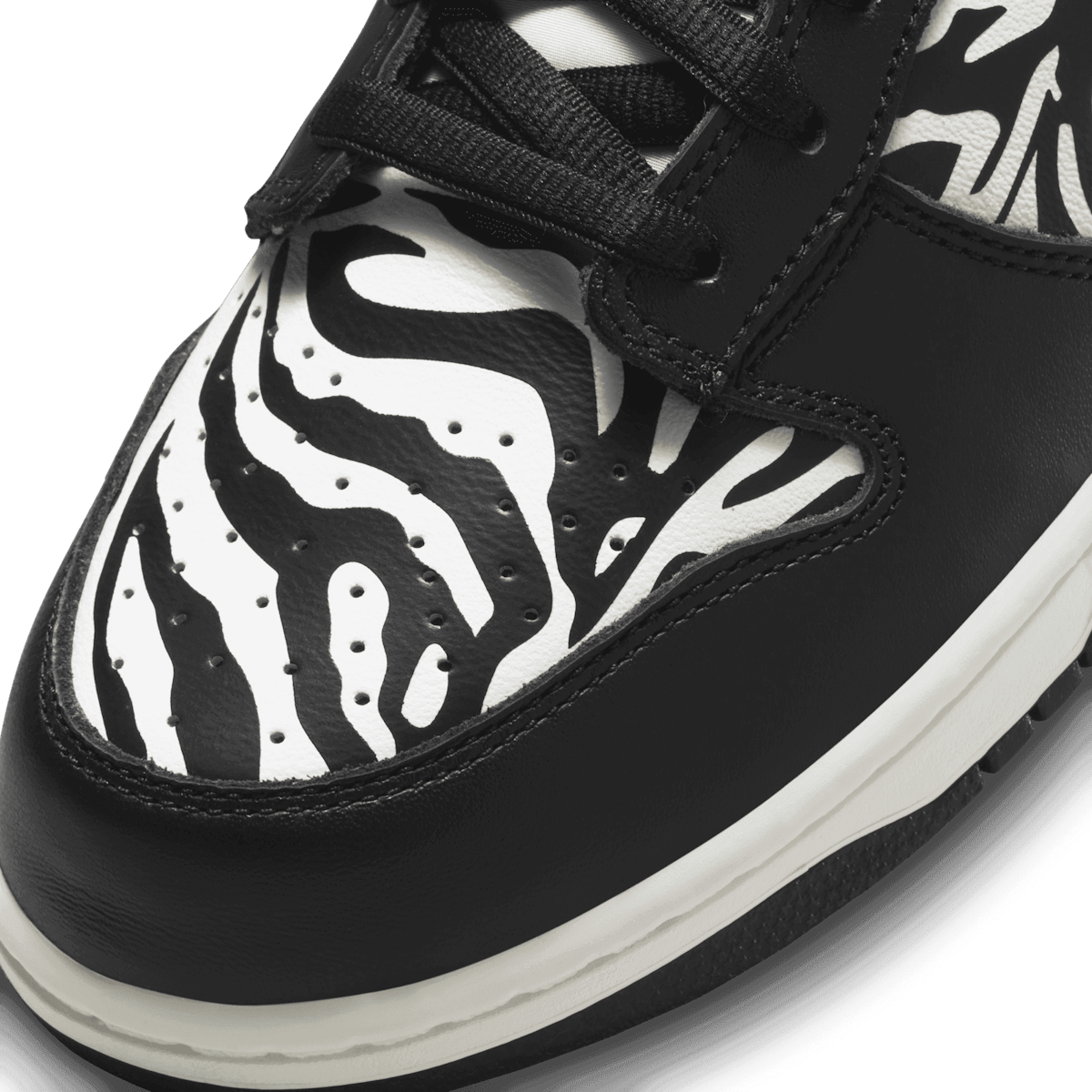 Nike SB Dunk Low Quartersnacks Zebra Angle 4